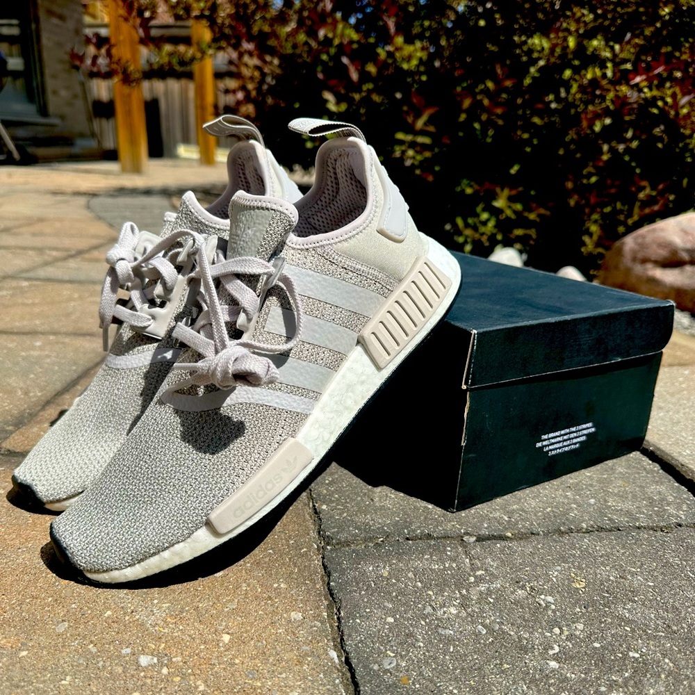 NWT Mint green NMD R1